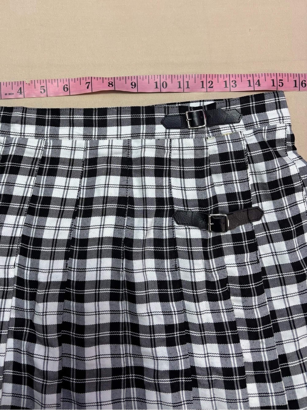 Star Cody Vintage Black & White Plaid Pleated Mini Skirt Buckle Detail Size 13 - Picture 4 of 5